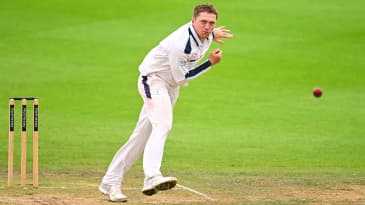 Bess takes five as Yorkshire close out tight 39-run win